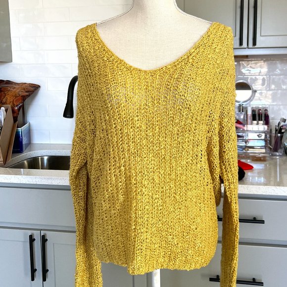 New With Tags Love Tree Gold Sweater with Sexy Knotted Open Back Size Large - Picture 1 of 10